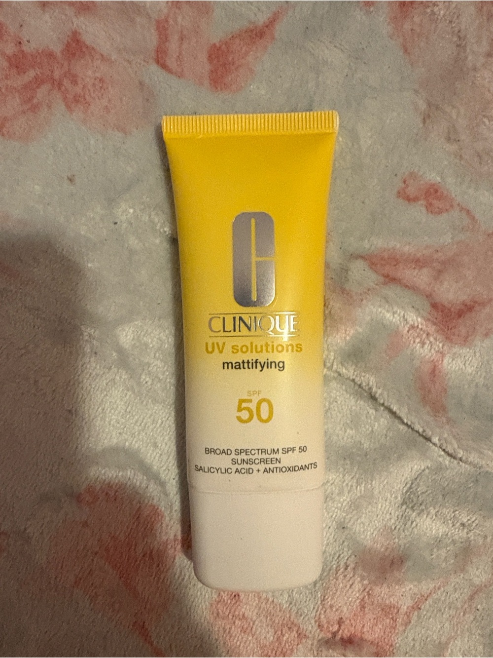 Clinique Yellow and White UV Solutions Mattifying SPF 50 Sunscreen Full Bottle